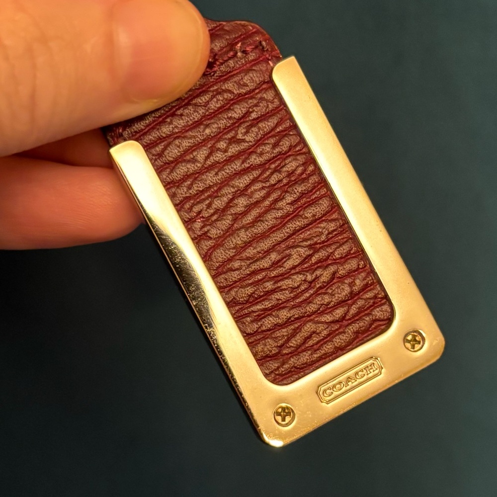 New Pinnacle Coach Horse & Carriage Maroon Leather Large Hangtag or Keychain! - Picture 3 of 4